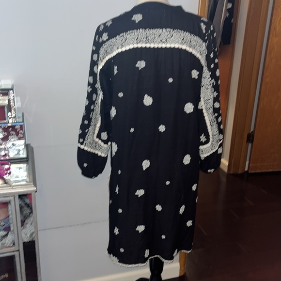 Sana Safinaz slub cotton dress w/ pearl buttons & lace accents - Picture 5 of 8